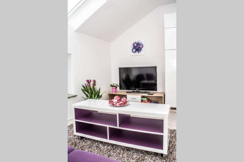 Apartment Pouringraz Fuer Kunst- Und Tennisliebhaber المظهر الخارجي الصورة